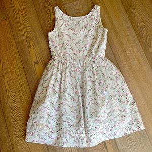 Cute floral dress!